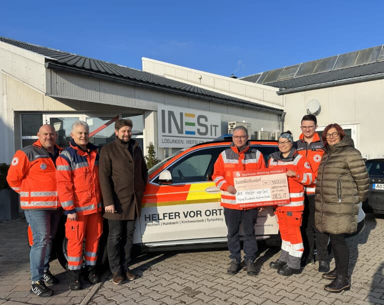 BRK Helfer vor Ort Übergabe